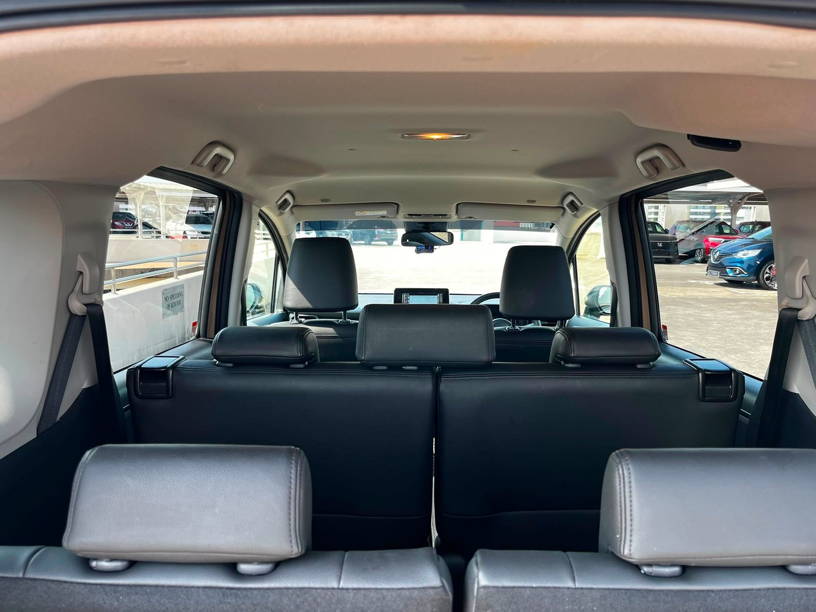 Toyota Sienta Hybrid 1.5X photo 10